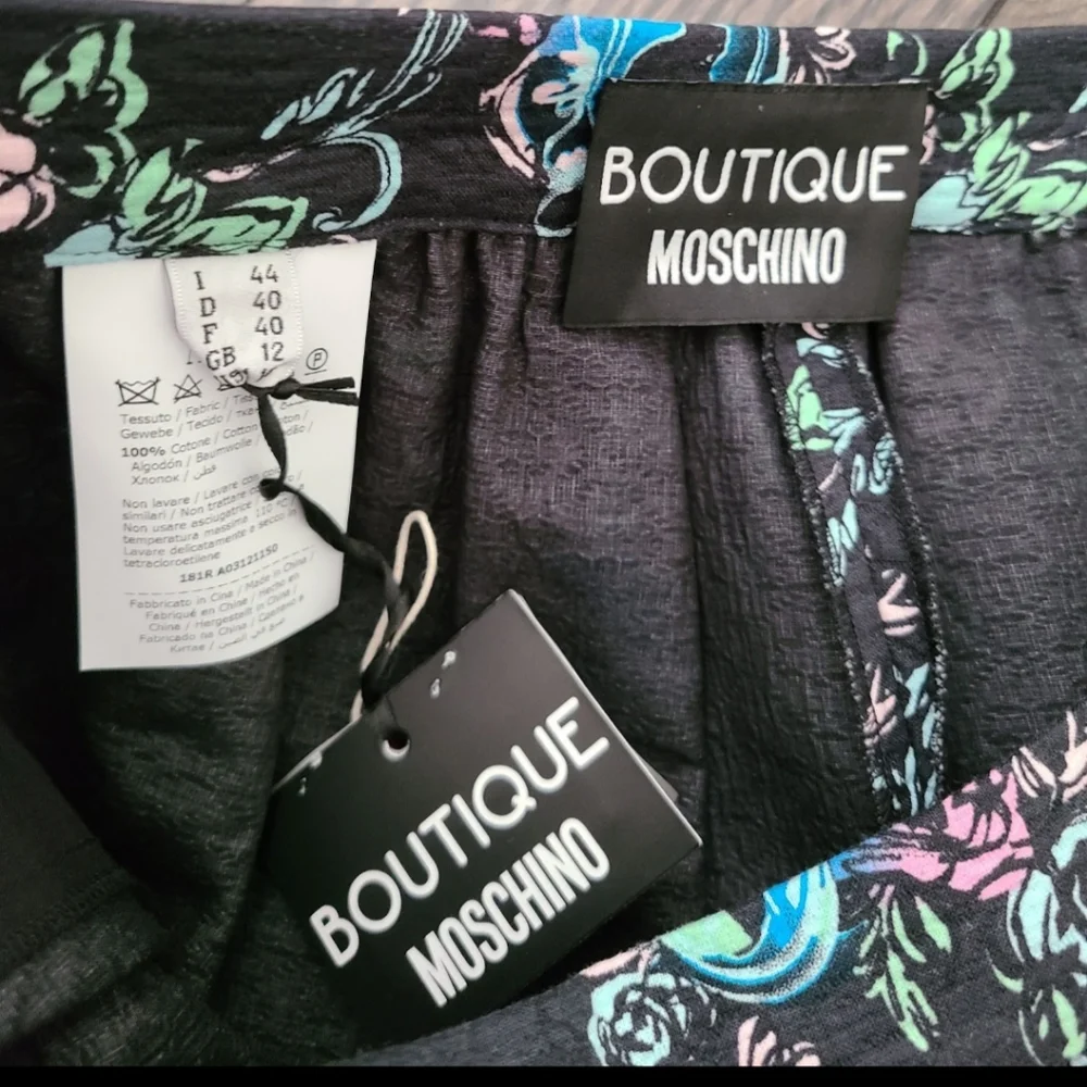 Moschino Floral Black Women's Shorts - Picture 2 of 2